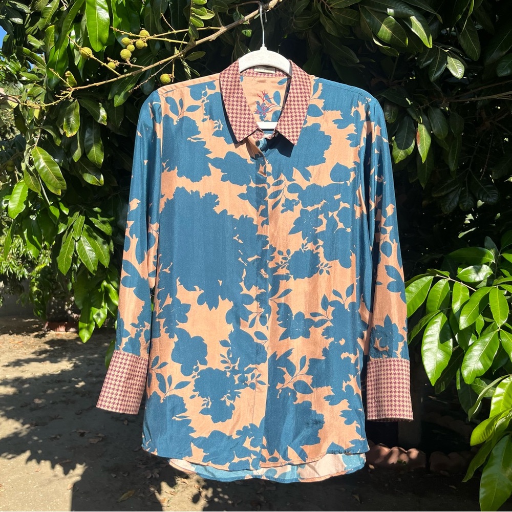 TRACESOFME blue tan peach silk floral houndstooth contrast long sleeve button up